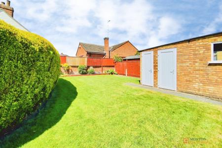 3 bedroom Semi-detached bungalow for sale in Margaret Close, Thurmaston, LE4