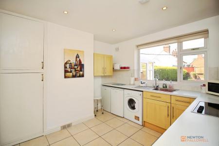 3 bedroom Semi-detached bungalow for sale in Margaret Close, Thurmaston, LE4