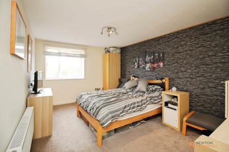 2 bedroom Flat for sale in White Hart Close, Thurmaston, LE4