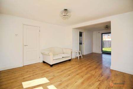 3 bedroom Semi-detached house for sale in Bradgate Avenue, Thurmaston, LE4