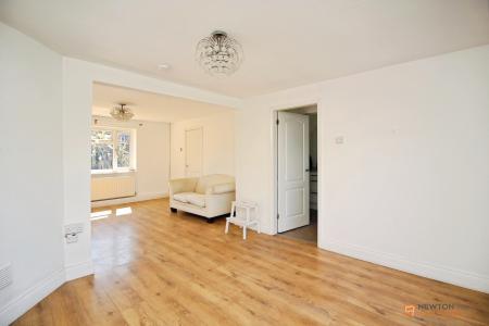 3 bedroom Semi-detached house for sale in Bradgate Avenue, Thurmaston, LE4