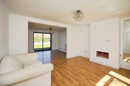 3 bedroom Semi-detached house for sale in Bradgate Avenue, Thurmaston, LE4