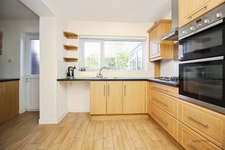 5 bedroom Semi-detached house for sale in Farriers Way, East Goscote, LE7