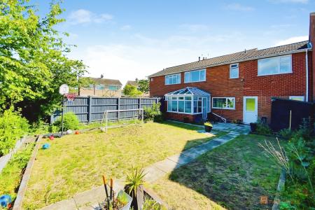 5 bedroom Semi-detached house for sale in Farriers Way, East Goscote, LE7