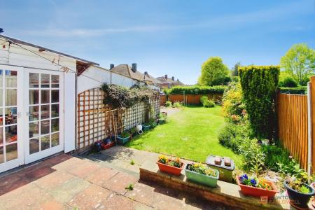 3 bedroom Semi-detached house for sale in Denegate Avenue, Birstall, LE4