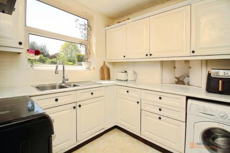 3 bedroom Semi-detached house for sale in Denegate Avenue, Birstall, LE4
