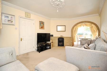 3 bedroom Semi-detached house for sale in Denegate Avenue, Birstall, LE4