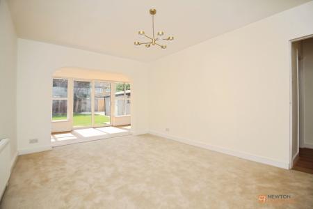 3 bedroom Semi-detached bungalow for sale in College Road, Syston, LE7