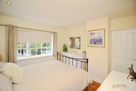 3 bedroom Detached house for sale in Barkby Road, Syston, LE7