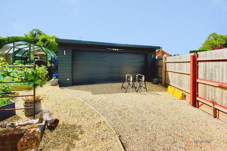5 bedroom Detached house for sale in Rupert Crescent, Queniborough, LE7