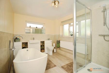 5 bedroom Detached house for sale in Rupert Crescent, Queniborough, LE7