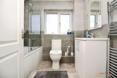4 bedroom Detached house for sale in Trillium Close, Hamilton, LE5