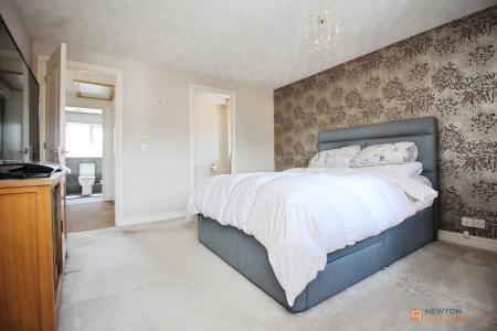 4 bedroom Detached house for sale in Trillium Close, Hamilton, LE5