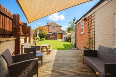 3 bedroom End of terrace house for sale in Albion Street, Syston, LE7