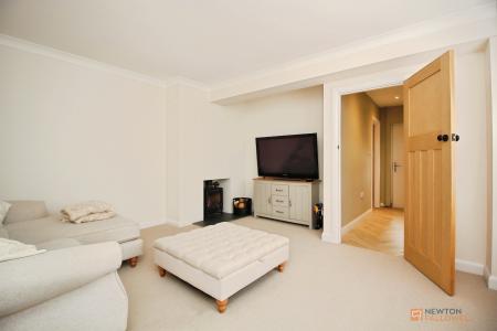 3 bedroom Semi-detached house for sale in Queniborough Road, Queniborough, LE7