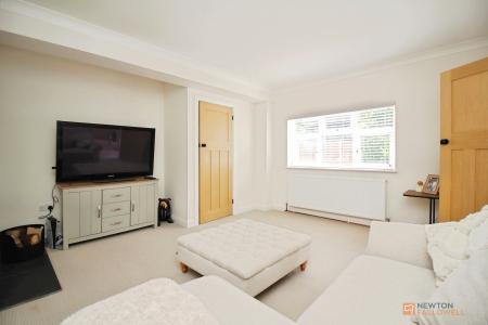 3 bedroom Semi-detached house for sale in Queniborough Road, Queniborough, LE7