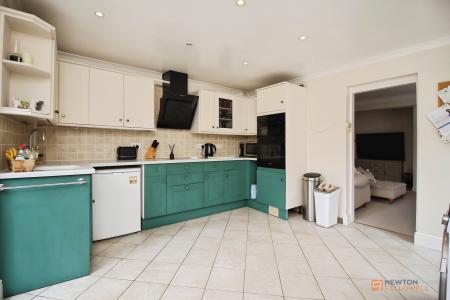3 bedroom Semi-detached house for sale in Queniborough Road, Queniborough, LE7
