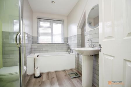 3 bedroom Detached house for sale in Oxford Street, Syston, LE7