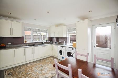 3 bedroom Detached house for sale in Oxford Street, Syston, LE7