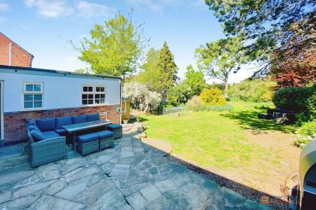 5 bedroom Detached house for sale in Goodes Lane, Syston, LE7