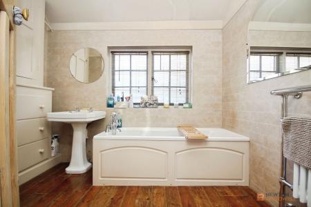 5 bedroom Detached house for sale in Goodes Lane, Syston, LE7