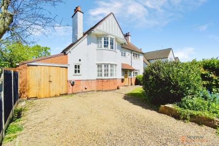 5 bedroom Detached house for sale in Goodes Lane, Syston, LE7