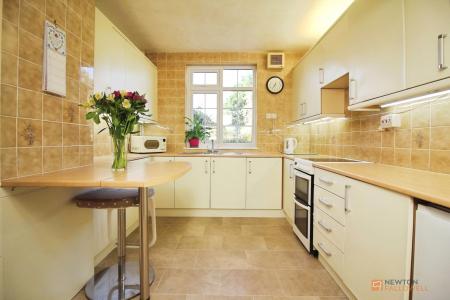 4 bedroom Semi-detached house for sale in Broad Street, Syston, LE7