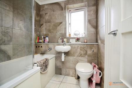 2 bedroom Semi-detached house for sale in Moorland Road, Syston, LE7