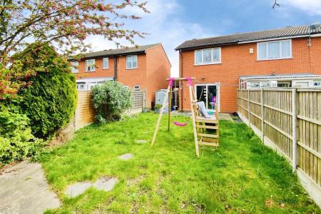 2 bedroom Semi-detached house for sale in Moorland Road, Syston, LE7