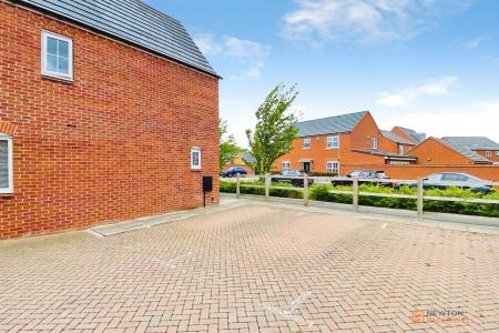 3 bedroom End of terrace house for sale in Linacre Crescent, Syston, LE7