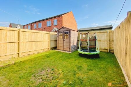 3 bedroom End of terrace house for sale in Linacre Crescent, Syston, LE7