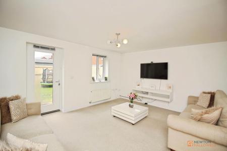 3 bedroom End of terrace house for sale in Linacre Crescent, Syston, LE7