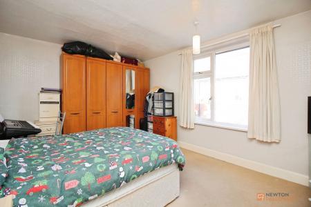 2 bedroom Terraced House for sale in Albert Street, Syston, LE7