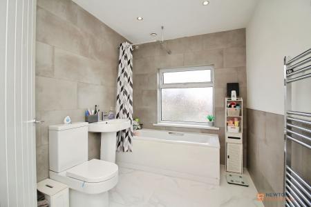 3 bedroom Semi-detached house for sale in Lea Close, Thurmaston, LE4