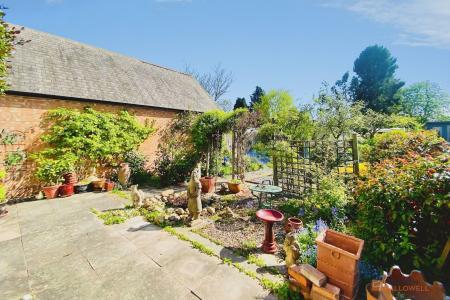 3 bedroom Terraced House for sale in Main Street, Queniborough, LE7