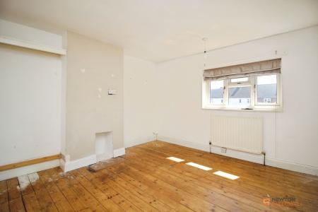 3 bedroom Semi-detached house for sale in Bradgate Avenue, Thurmaston, LE4