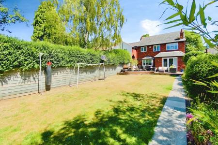 4 bedroom Detached house for sale in Broad Street, Syston, LE7