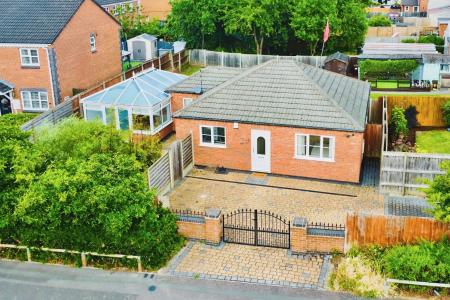 2 bedroom Detached bungalow for sale in Cambridge Close, Syston, LE7