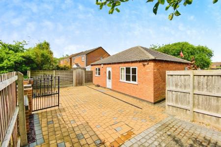 2 bedroom Detached bungalow for sale in Cambridge Close, Syston, LE7