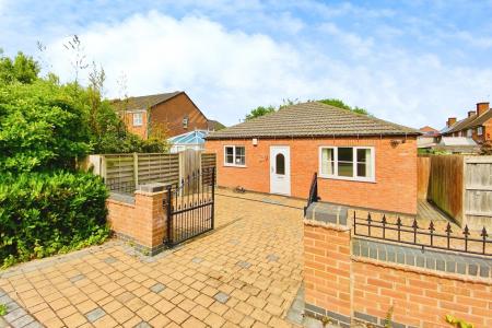 2 bedroom Detached bungalow for sale in Cambridge Close, Syston, LE7
