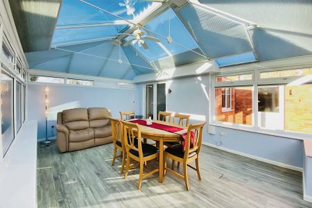 2 bedroom Detached bungalow for sale in Cambridge Close, Syston, LE7
