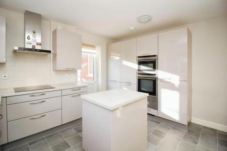 2 bedroom Detached bungalow for sale in Cambridge Close, Syston, LE7