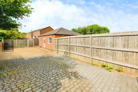 2 bedroom Detached bungalow for sale in Cambridge Close, Syston, LE7
