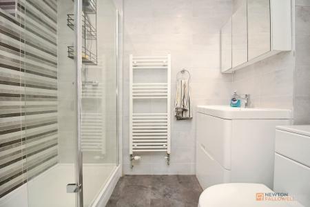 2 bedroom Detached bungalow for sale in Gardenfield Road, Leicester, LE4