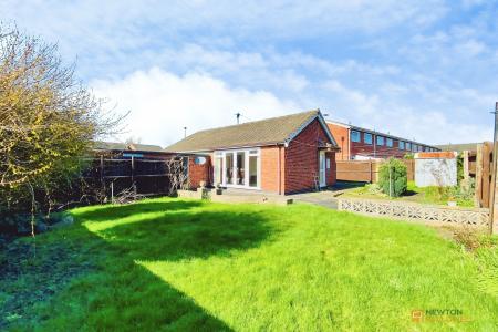 2 bedroom Detached bungalow for sale in Gardenfield Road, Leicester, LE4