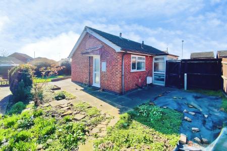 2 bedroom Detached bungalow for sale in Gardenfield Road, Leicester, LE4