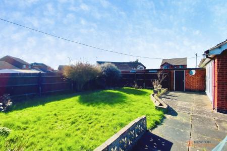 2 bedroom Detached bungalow for sale in Gardenfield Road, Leicester, LE4