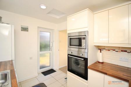 2 bedroom Detached bungalow for sale in Gardenfield Road, Leicester, LE4