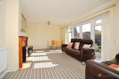2 bedroom Detached bungalow for sale in Gardenfield Road, Leicester, LE4