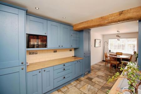 3 bedroom Detached house for sale in Barkby Road, Syston, LE7